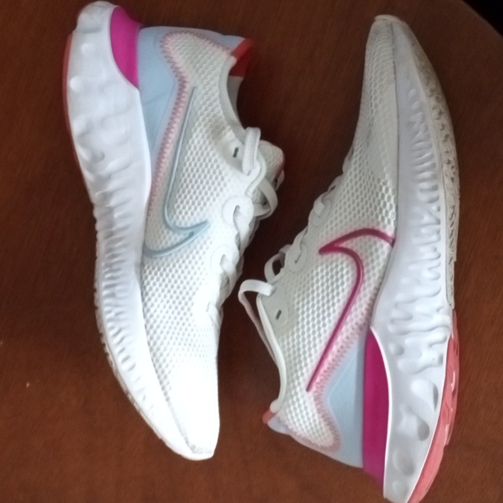 Nike Women's White and Pink Running Shoes - Picture 2 of 10